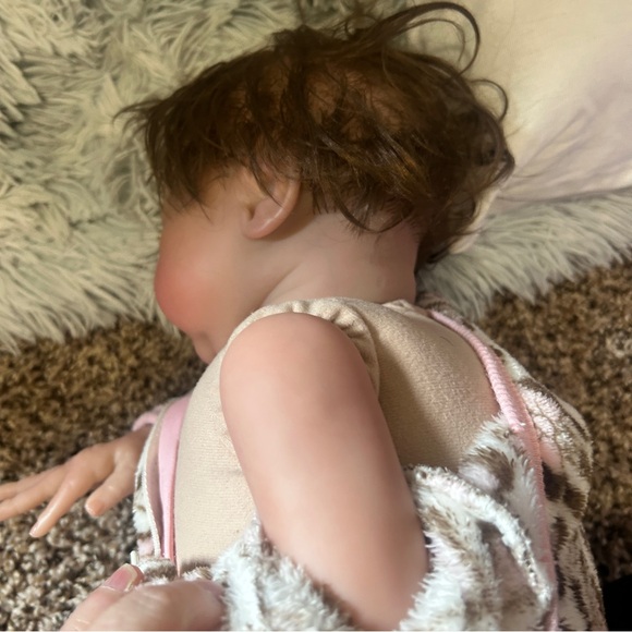 Reborn Baby Girl Doll Silicone Vinyl Limbs Cloth Body & Accessories (NEW) - Picture 6 of 7